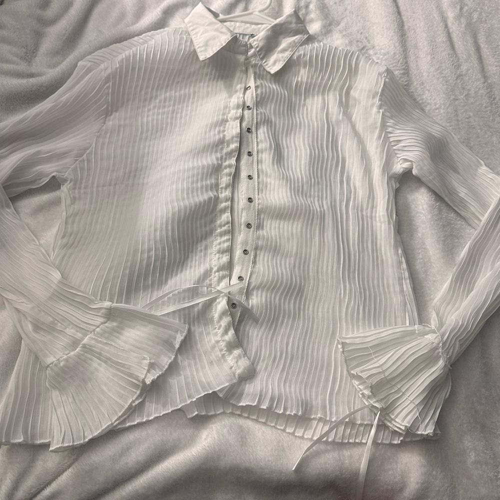 Elegant White Pleated Women's Top